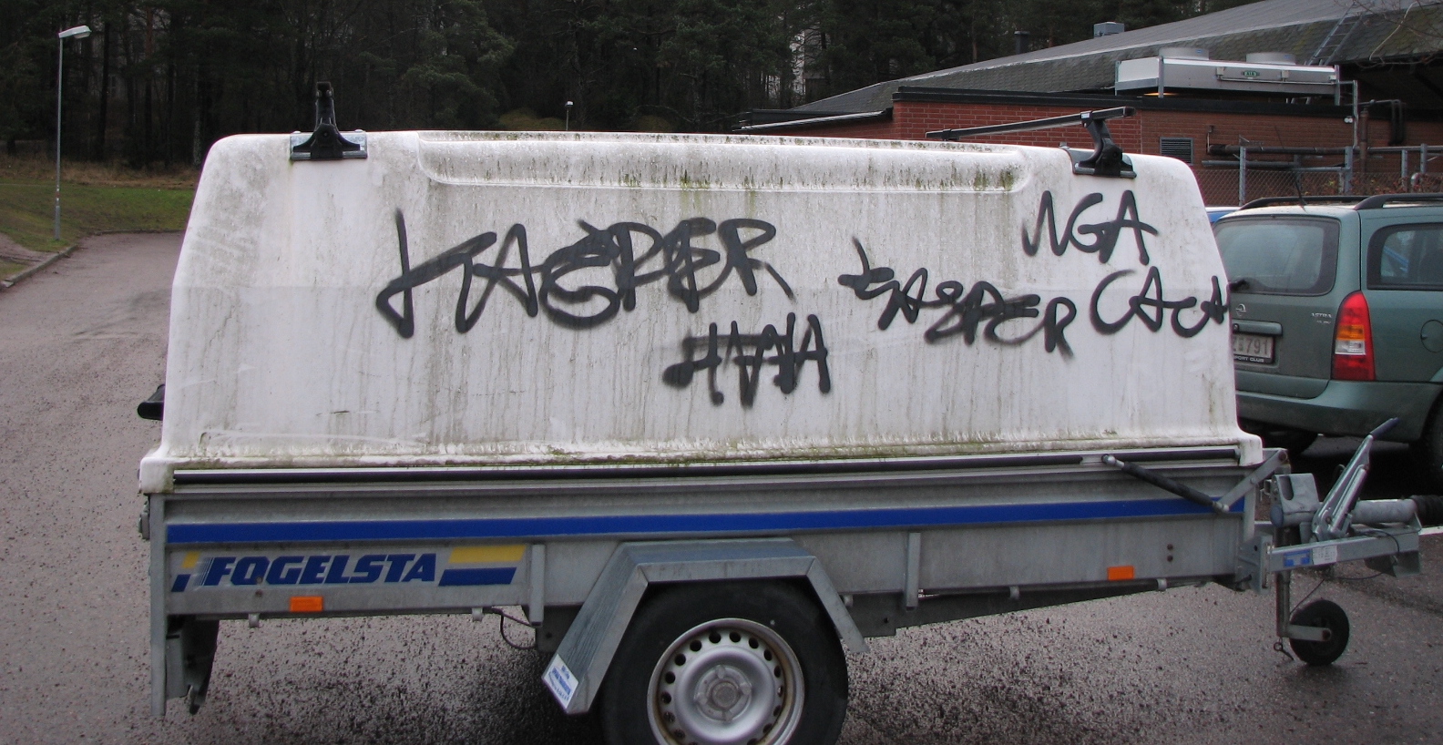 Släp fullt med klotter