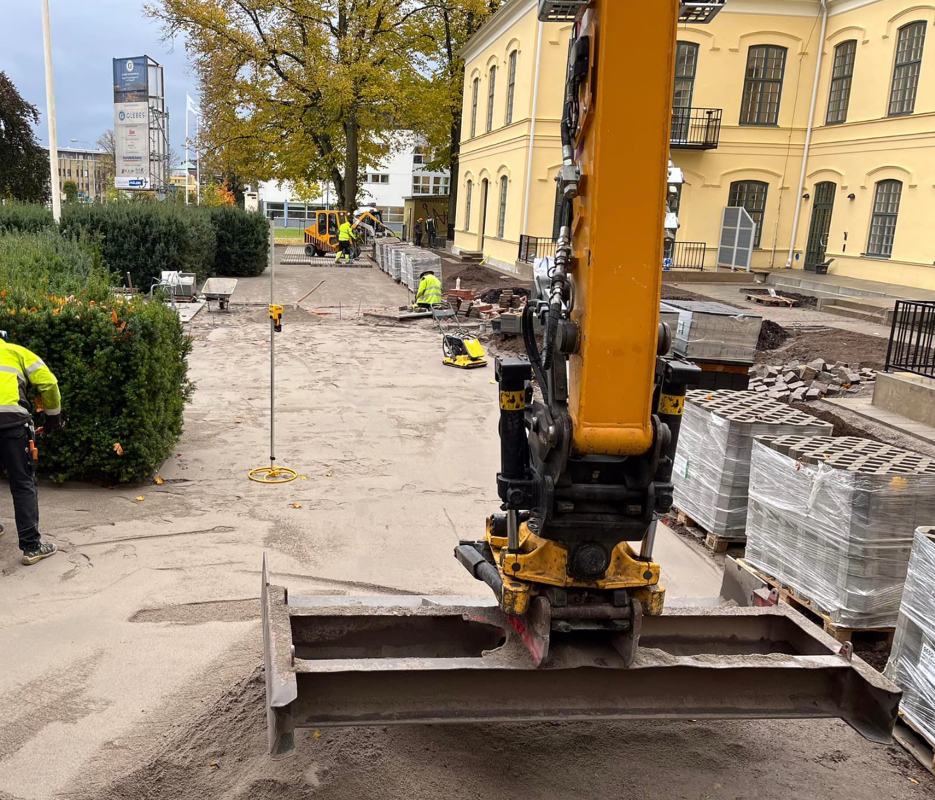 markarbeten med kranbil
