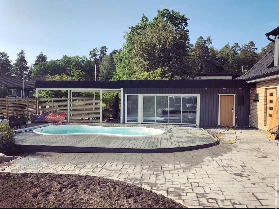 altan, pool och hus